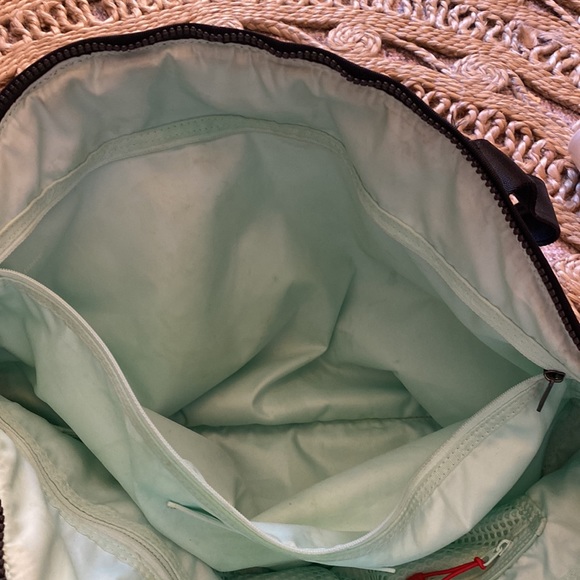 RARE HTF Pristine Lululemon Free To Be Bag in Miss Mosaic - Picture 9 of 15